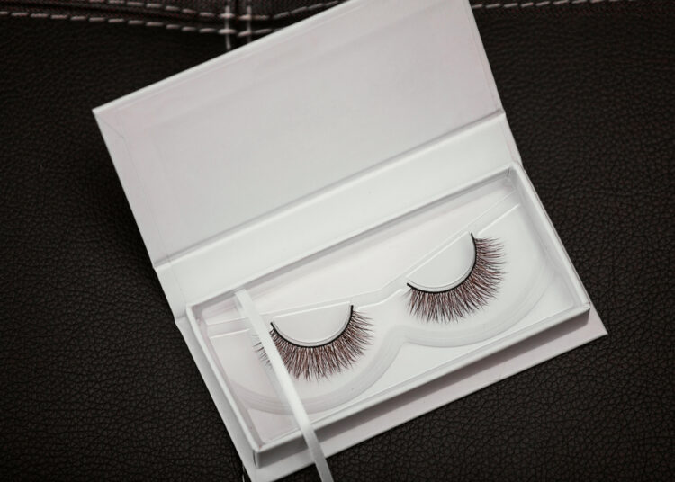 eyelash box